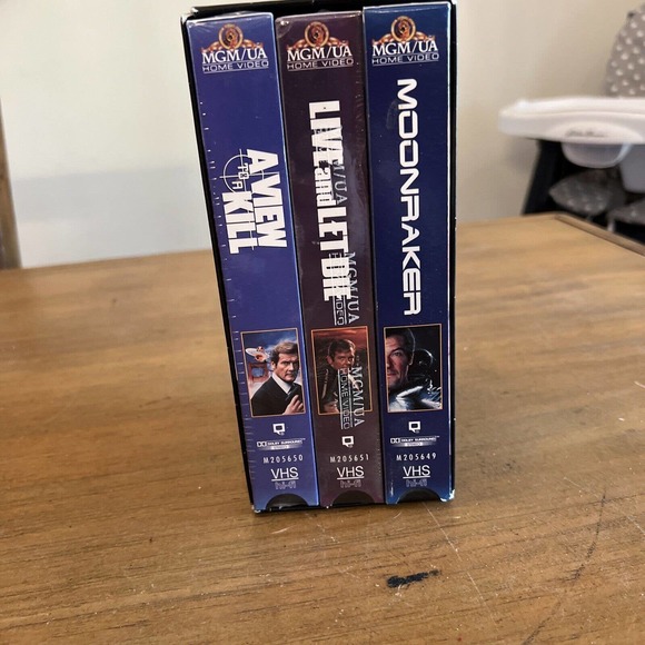 James Bond Collection 007 Gift Set - 3 Tape set - Picture 4 of 8